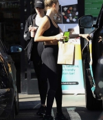 hailey-bieber-shows-off-her-abs-as-she-grabs-a-post-workout-juice-in-west-hollywood-california-3.jpg