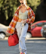 hailey-bieber-flaunts-her-flat-abs-as-she-hits-up-the-dance-studio-in-west-hollywood-california-3.jpg