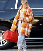 hailey-bieber-flaunts-her-flat-abs-as-she-hits-up-the-dance-studio-in-west-hollywood-california-4.jpg