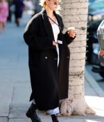 hailey-bieber-stops-for-a-morning-drink-before-running-errands-in-los-angeles-0.jpg