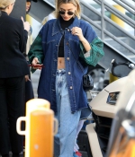 hailey-bieber-flaunts-her-toned-abs-as-she-steps-out-for-lunch-with-friends-in-beverly-hills-california-0.jpg