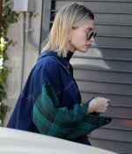 hailey-bieber-flaunts-her-toned-abs-as-she-steps-out-for-lunch-with-friends-in-beverly-hills-california-2.jpg