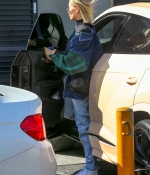 hailey-bieber-flaunts-her-toned-abs-as-she-steps-out-for-lunch-with-friends-in-beverly-hills-california-3.jpg