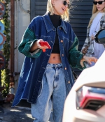 hailey-bieber-flaunts-her-toned-abs-as-she-steps-out-for-lunch-with-friends-in-beverly-hills-california-7.jpg