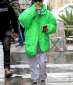 hailey-bieber-stands-out-in-bright-green-jacket-as-she-heads-to-nine-zero-one-salon-in-los-angeles-4.jpg