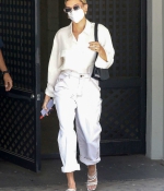 hailey-bieber-dons-all-white-for-a-business-meeting-in-los-angeles-0.jpg