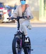 hailey-bieber-and-justin-bieber-spend-the-afternoon-riding-custom-drew-electric-bikes-in-los-angeles-5.jpg