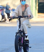 hailey-bieber-and-justin-bieber-spend-the-afternoon-riding-custom-drew-electric-bikes-in-los-angeles-9.jpg