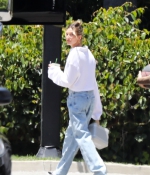 hailey-bieber-and-justin-bieber-playing-basketball-in-beverly-hills-06-14-2020-9.jpg