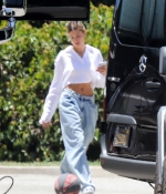 hailey-bieber-and-justin-bieber-are-seen-playing-basketball-together-in-beverly-hills-california-2.jpg