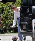 hailey-bieber-and-justin-bieber-are-seen-playing-basketball-together-in-beverly-hills-california-3.jpg