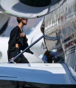 hailey-bieber-and-justin-bieber-August-28-Boarding-a-Private-Jet-in-LA-0.jpg