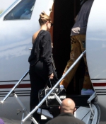 hailey-bieber-and-justin-bieber-August-28-Boarding-a-Private-Jet-in-LA-4.jpg