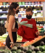 kendall-jenner-and-hailey-bieber-September-7-Grocery-Shopping-in-LA-with-Kendall-Jenner-groceries-2020-2.jpg