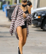 hailey-bieber-September-9-Out-for-Lunch-in-West-Hollywood-leaves-gym-2020-2.jpg
