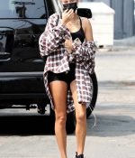 hailey-bieber-September-9-Out-for-Lunch-in-West-Hollywood-leaves-gym-2020-6.jpg