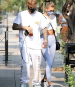 hailey-bieber-and-justin-biebe-August-20-Waiting-in-line-at-a-Breakfast-Joint-in-West-Hollywood-1.jpg