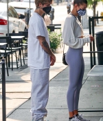 hailey-bieber-and-justin-biebe-August-20-Waiting-in-line-at-a-Breakfast-Joint-in-West-Hollywood-5.jpg