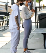 hailey-bieber-and-justin-biebe-August-20-Waiting-in-line-at-a-Breakfast-Joint-in-West-Hollywood-7.jpg