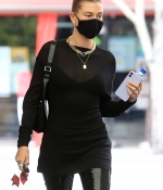 hailey-bieber-May-29-At-a-Doctors-Office-in-Beverly-Hills_2815029.jpg