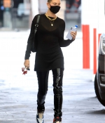 hailey-bieber-May-29-At-a-Doctors-Office-in-Beverly-Hills_2815929.jpg
