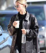 hailey-bieber-looks-chic-in-all-black-leather-january-2020_281129.jpg