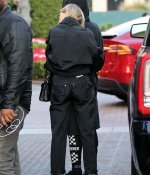 hailey-bieber-and-justin-bieber-sport-matching-outfits-while-out-for-some-shopping-at-the-grove-in-los-angeles-4.jpg