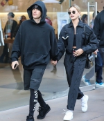 hailey-and-justin-bieber-shopping-at-the-grove-in-los-angeles-01-11-2020-9.jpg