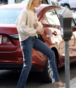 hailey-bieber-and-justin-bieber-step-out-for-breakfast-in-beverly-hills-california-0.jpg