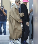 hailey-and-justin-bieber-arrives-for-a-doctor-appointment-in-beverly-hills-01-10-2020-6.jpg