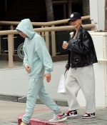 hailey-and-justin-bieber-are-all-smiles-as-they-pick-up-poke-for-lunch-in-los-angeles-1.jpg