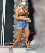 hailey-bieber-August-18-Out-in-Los-Angeles-4.jpg