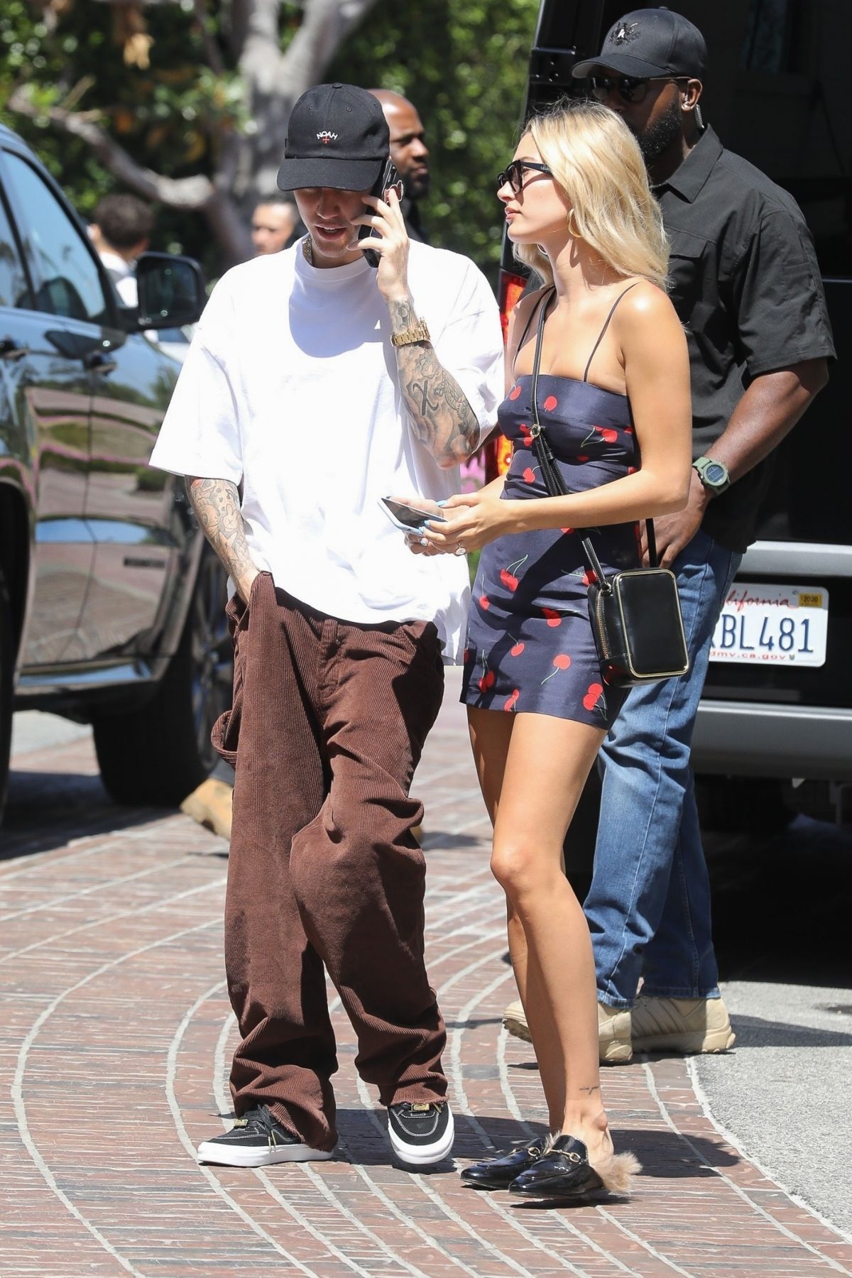 hailey-and-justin-bieber-shopping-at-the-grove-in-los-angeles-08-11-2019-2.jpg