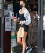 hailey-bieber-October-5-Leaves-a-Gym-in-West-Hollywood-2.jpg