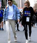 hailey-baldwin-and-kendall-jenner-March-24_-Anti-Gun-March-For-Our-Lives-Rally-in-Los-Angeles_283629.jpg