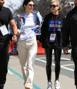 hailey-baldwin-and-kendall-jenner-March-24_-Anti-Gun-March-For-Our-Lives-Rally-in-Los-Angeles_283729.jpg