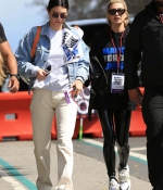 hailey-baldwin-and-kendall-jenner-March-24_-Anti-Gun-March-For-Our-Lives-Rally-in-Los-Angeles_283829.jpg