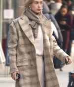 hailey-rhode-bieber-winter-street-fashion-01-30-2019-7.jpg
