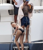 hailey-baldwin-September-21-At-a-Yacht-in-Italy-bikini-black-justin-bieber-8.jpg