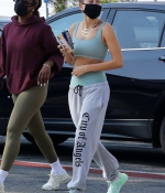 hailey-bieber-October-7-Heading-to-Yoga-in-West-Hollywood-9.jpg