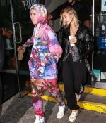 hailey-baldwin-and-justin-bieber-spotted-amidst-of-wedding-rumors-as-they-stopped-by-a-starbucks-to-grab-coffee-in-new-york-city-0.jpg