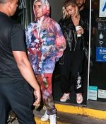 hailey-baldwin-and-justin-bieber-spotted-amidst-of-wedding-rumors-as-they-stopped-by-a-starbucks-to-grab-coffee-in-new-york-city-1.jpg