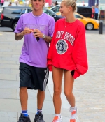 hailey-baldwin-and-justin-bieber-nyc-south-street-seaport-before-heading-over-to-catch-a-movie-in-new-york-city-0.jpg