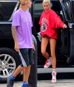 hailey-baldwin-and-justin-bieber-nyc-south-street-seaport-before-heading-over-to-catch-a-movie-in-new-york-city-1.jpg