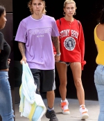 hailey-baldwin-and-justin-bieber-nyc-south-street-seaport-before-heading-over-to-catch-a-movie-in-new-york-city-3.jpg