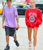 hailey-baldwin-and-justin-bieber-nyc-south-street-seaport-before-heading-over-to-catch-a-movie-in-new-york-city-4.jpg