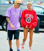hailey-baldwin-and-justin-bieber-nyc-south-street-seaport-before-heading-over-to-catch-a-movie-in-new-york-city-6.jpg