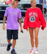hailey-baldwin-and-justin-bieber-nyc-south-street-seaport-before-heading-over-to-catch-a-movie-in-new-york-city-7.jpg