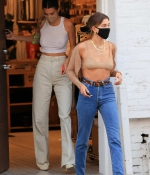 kendall-jenner-and-hailey-bieber-October-7-Shopping-in-Los-Angeles-1.jpg
