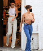 kendall-jenner-and-hailey-bieber-October-7-Shopping-in-Los-Angeles.jpg